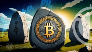 Bitcoin’s Critical Crossroads: Can $62,000 Hold? Analysts Weigh In